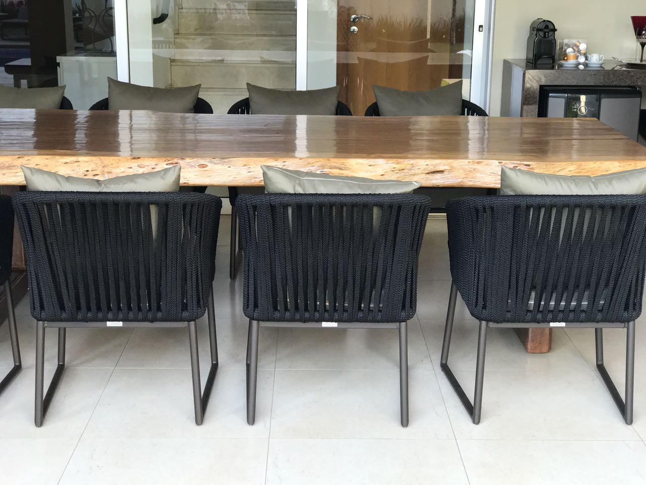 Cadeira Para Sala De Jantar / Área Gourmet Margarita - Em Madeira Estofada  (Com Braço) *Diversas Opções De Revestimento